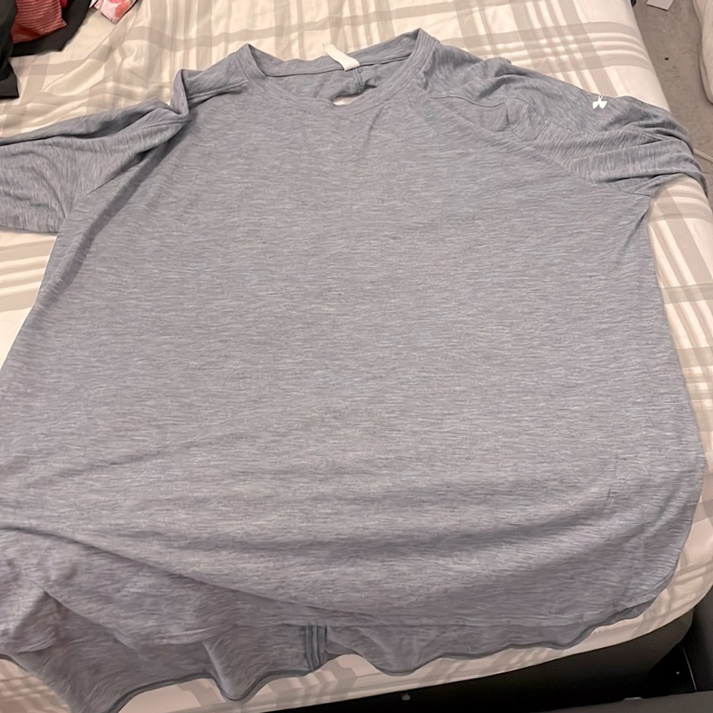 Super light weight long sleeve under Armour shirt. Size L.